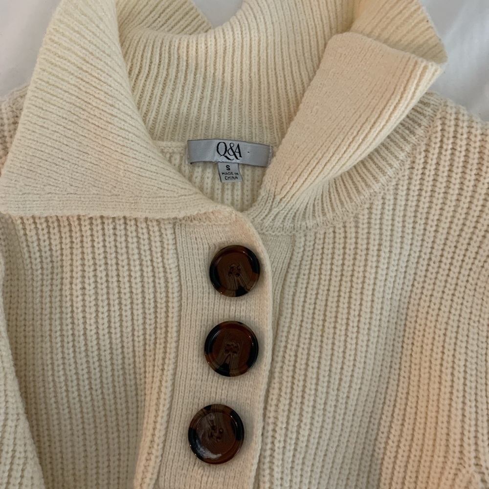 Cute warm sweater big shoulder sleeves